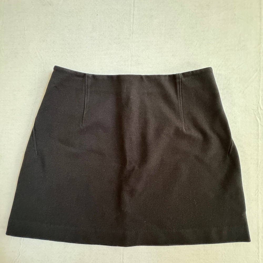 COS black skirt women’s size medium. With back zipper in excellent condition.